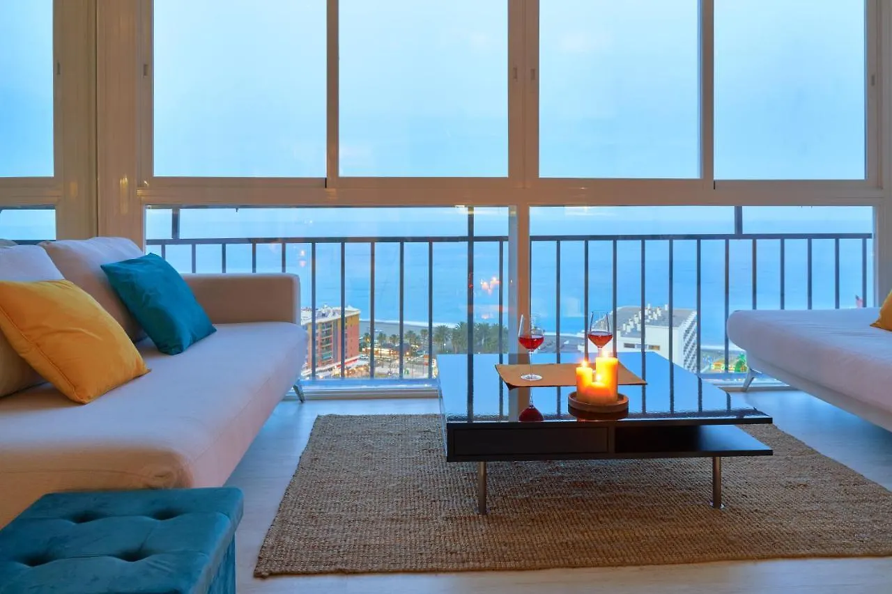 Luxy Beach Apartment Торремолинос
