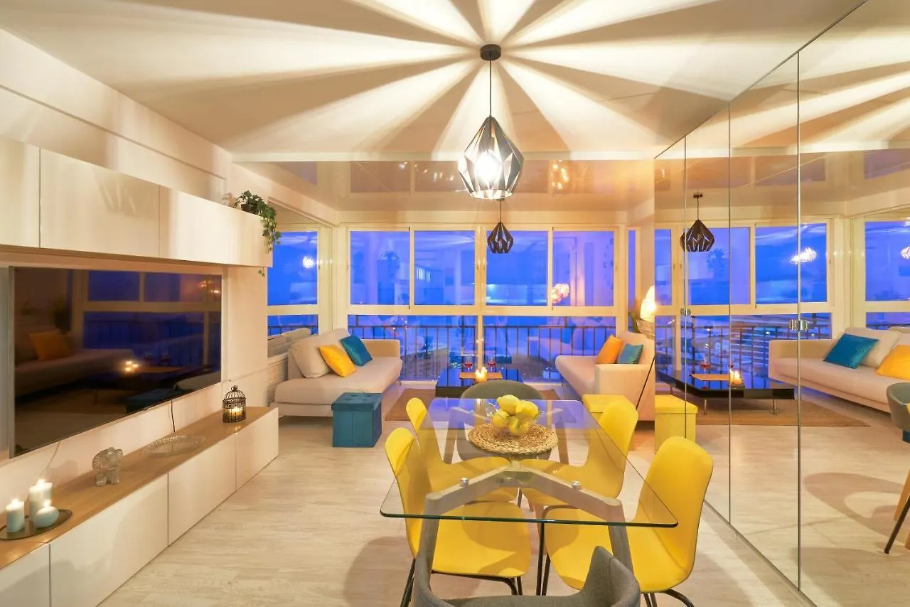 Luxy Beach Apartment Торремолинос