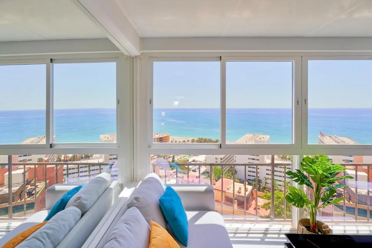 Luxy Beach Apartment Торремолинос