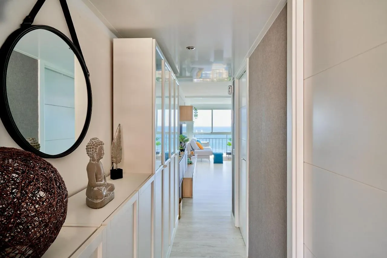 Luxy Beach Apartment Торремолинос
