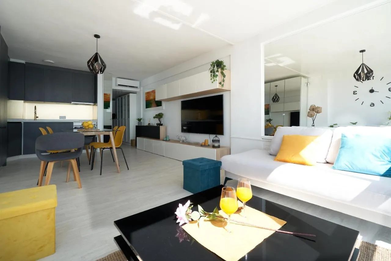 Luxy Beach Apartment Торремолинос