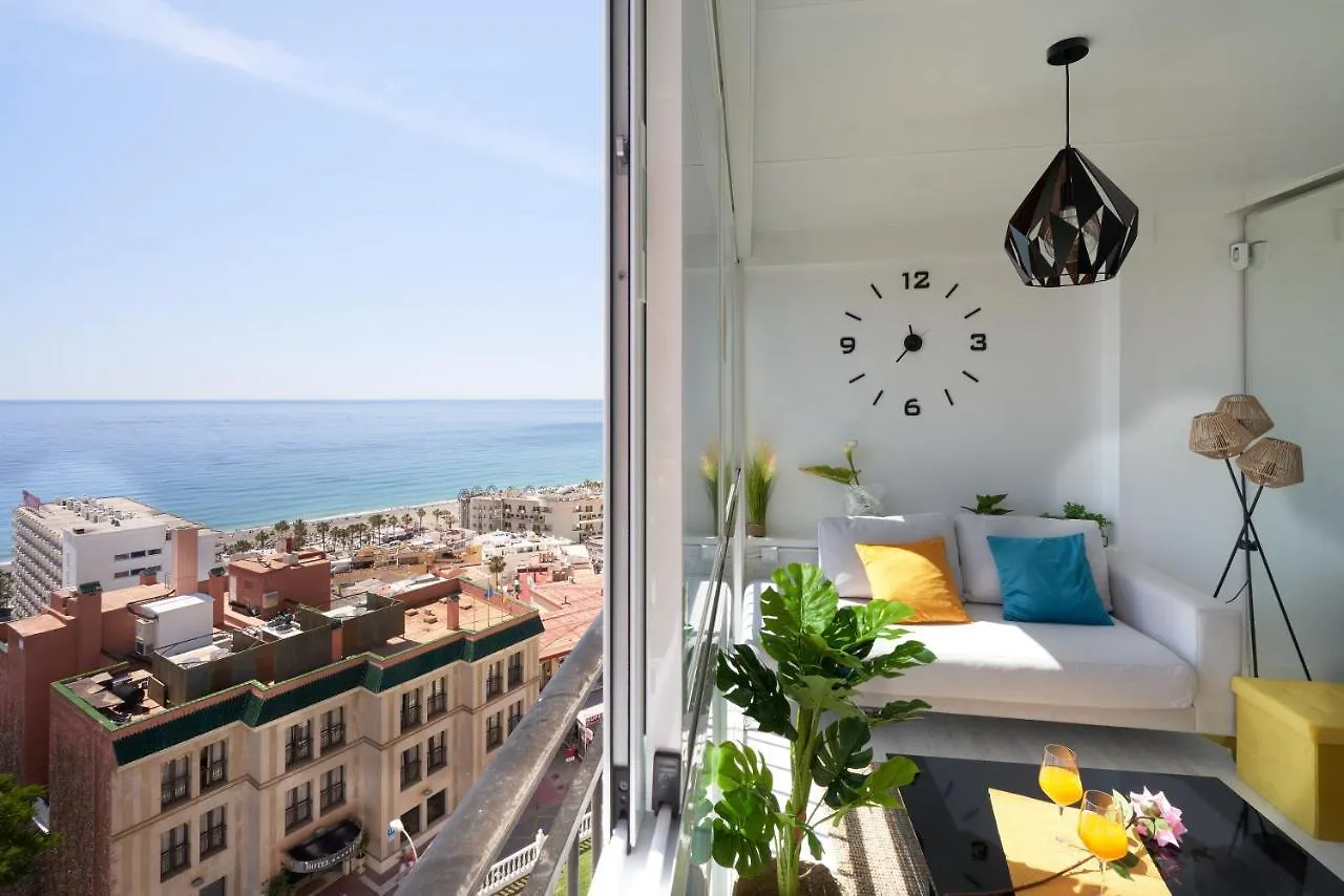 Luxy Beach Apartment Торремолинос Испания