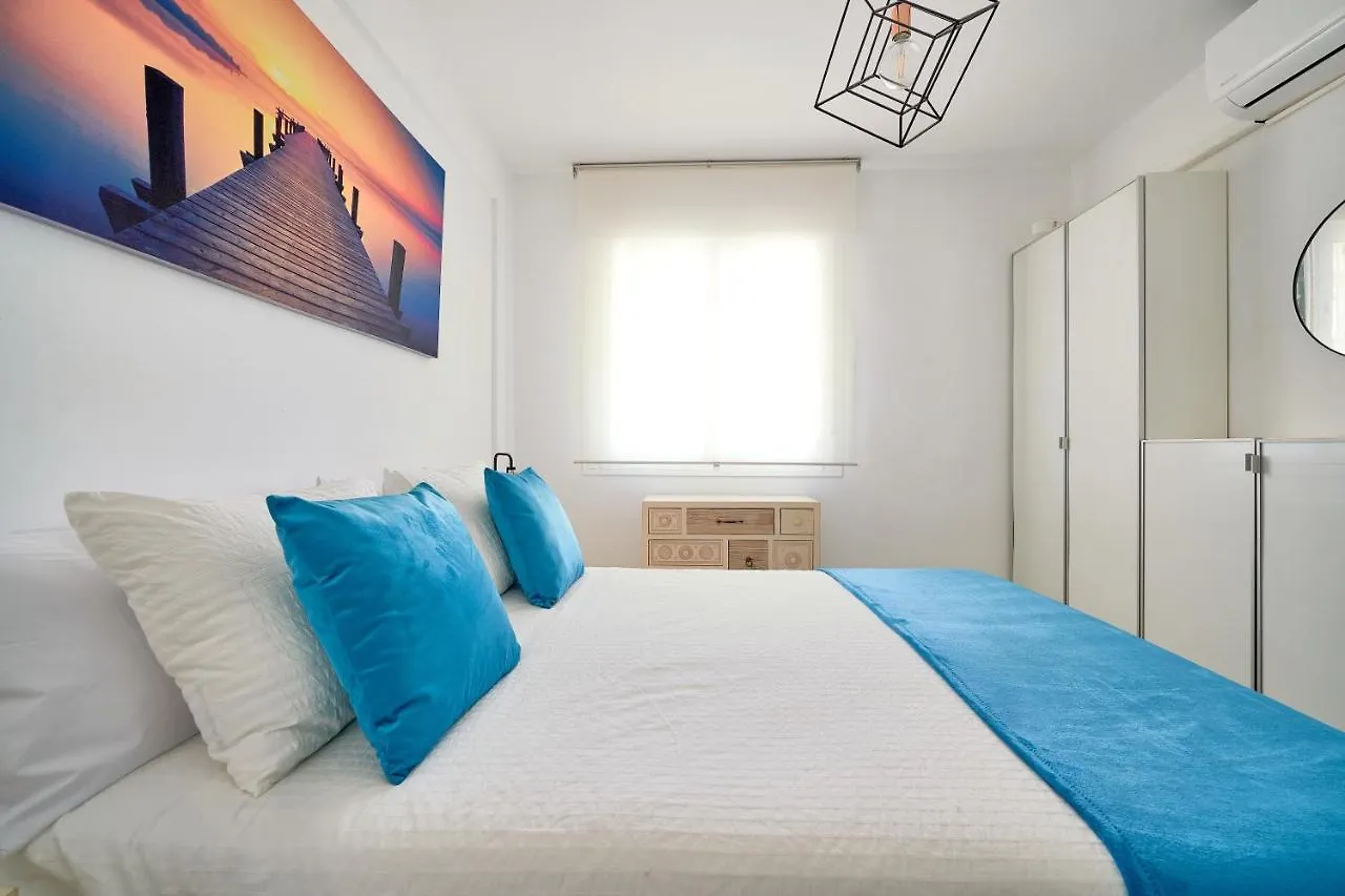 Luxy Beach Apartment Торремолинос
