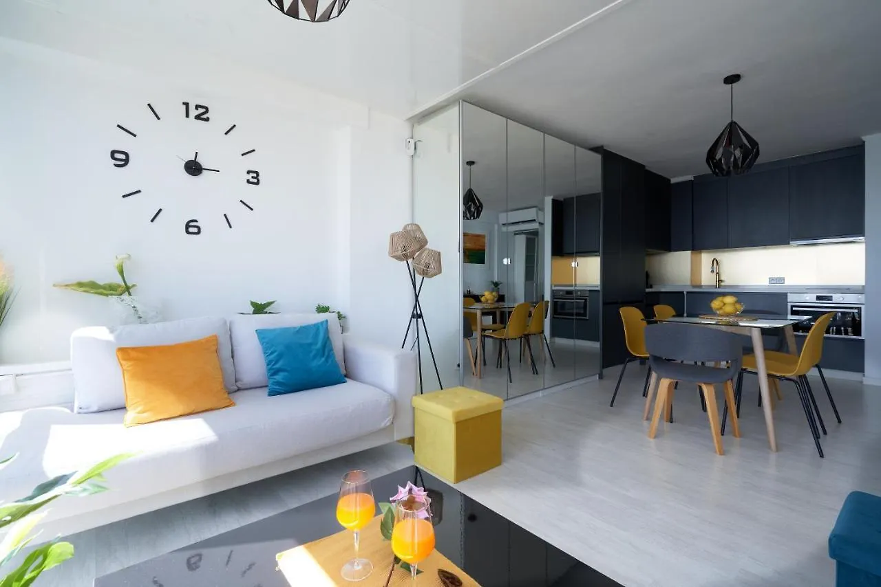 Luxy Beach Apartment Торремолинос