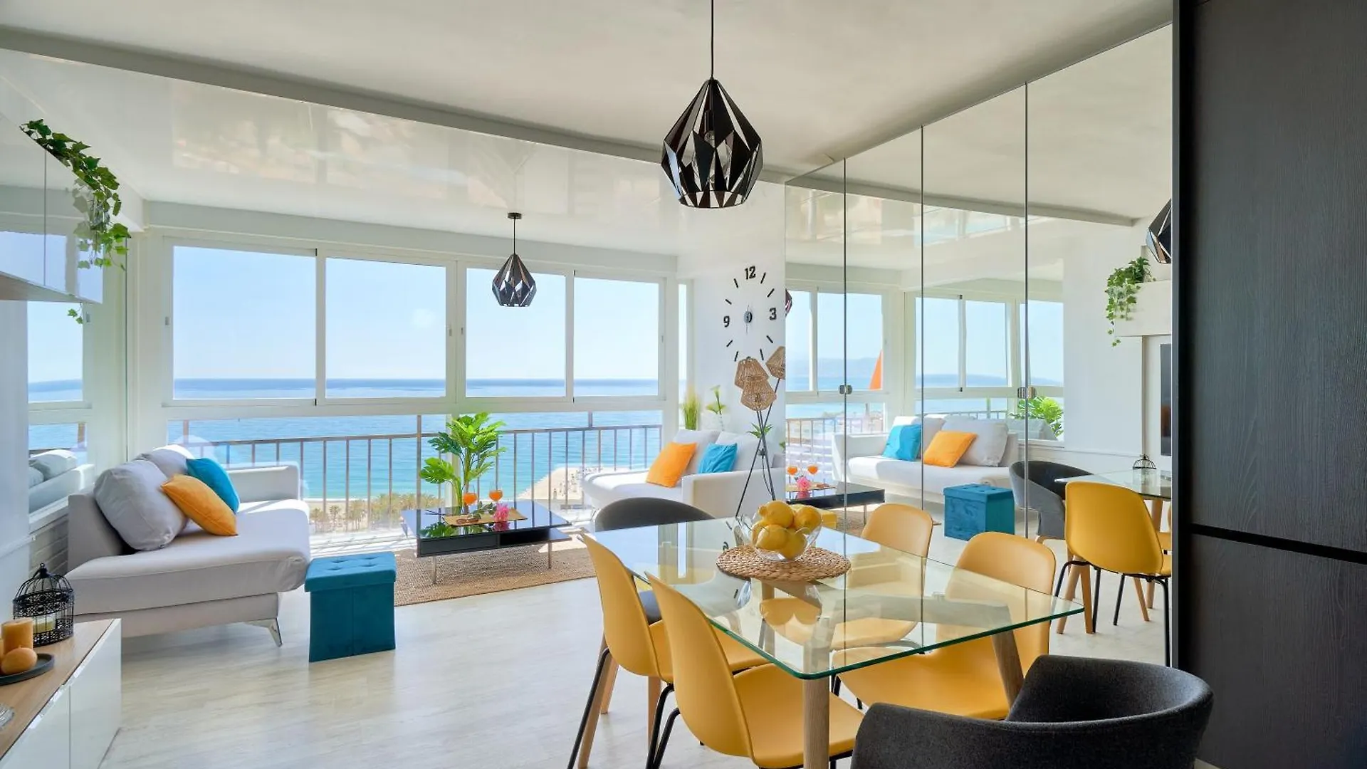 Luxy Beach Apartment Торремолинос