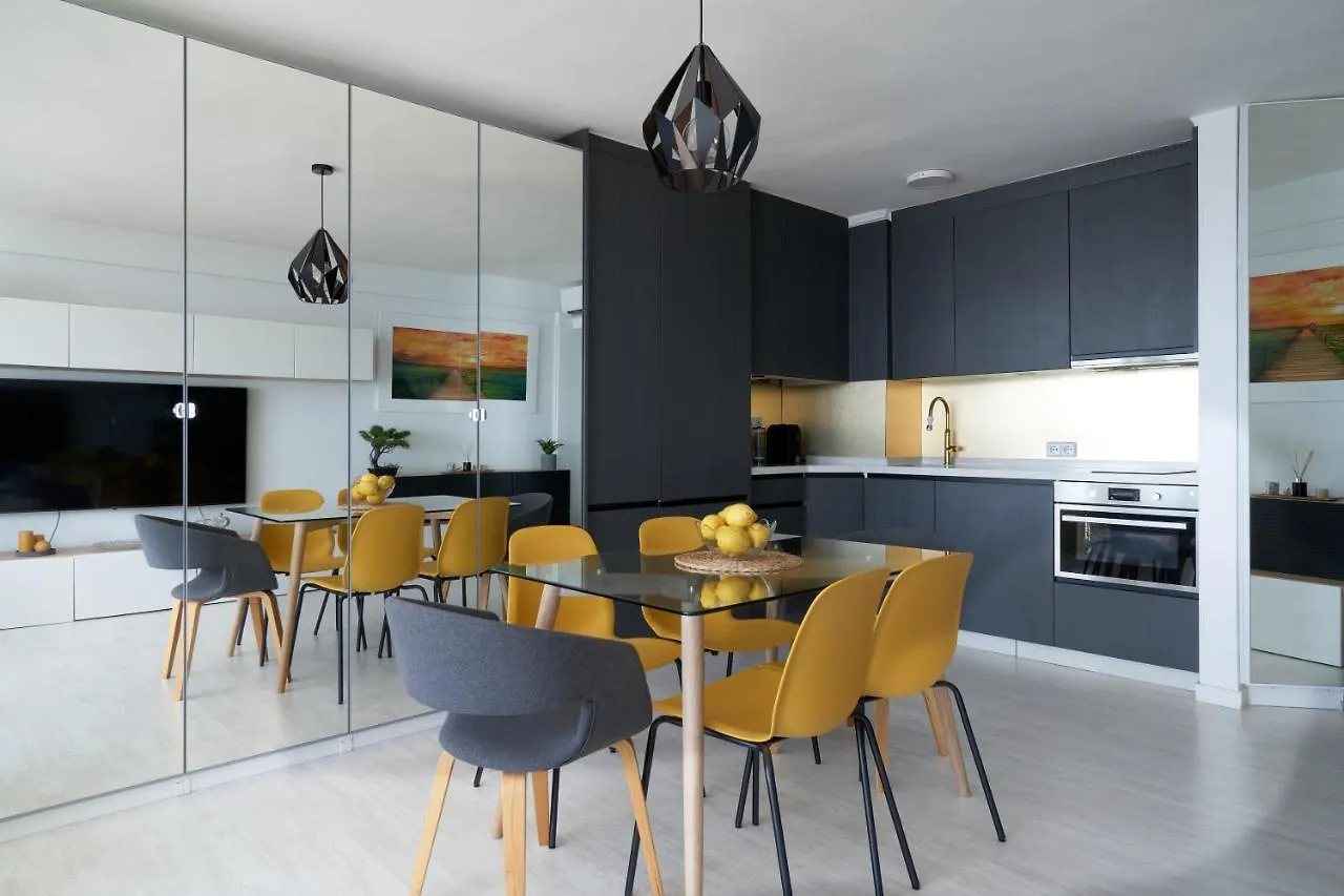 Luxy Beach Apartment Торремолинос