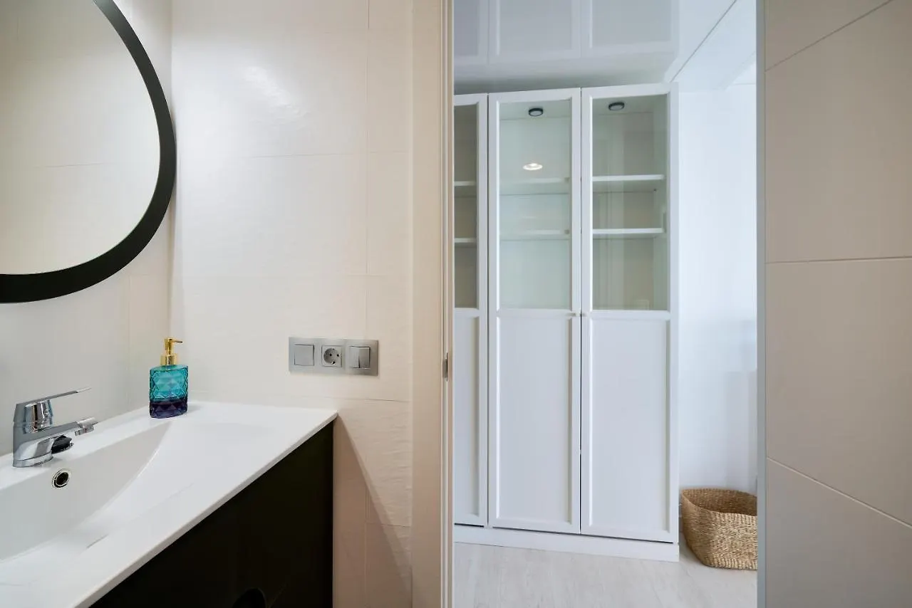 Luxy Beach Apartment Торремолинос