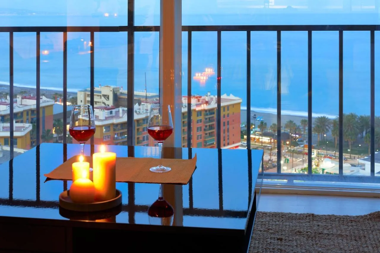Luxy Beach Apartment Торремолинос